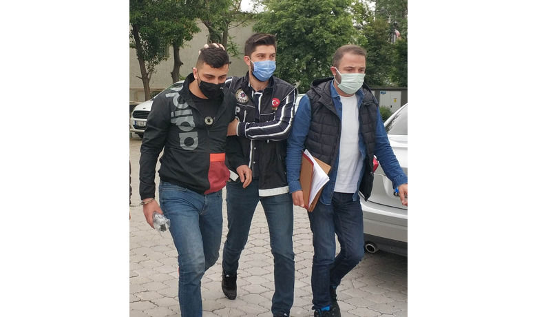 Samsun’da 4 bin 736 adetuyuşturucu hapla yakalanan 3 kişi tutuklandı - Samsun’da 4 bin 736 adet sentetik ecza ile yakalanan 3 kişi mahkemece tutuklandı.