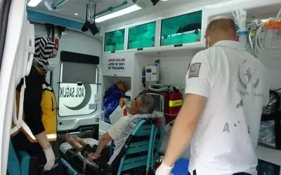 Doktoru tehdit ettiği iddiasıyla gözaltına alınan hasta, ambulansla adliyeye sevk edildi
