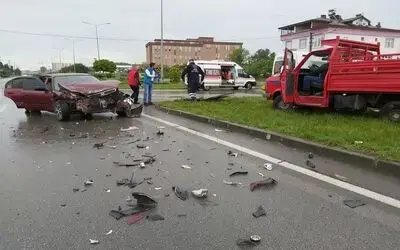 Samsun’da otomobil kamyonete çarptı: 4 yaralı
