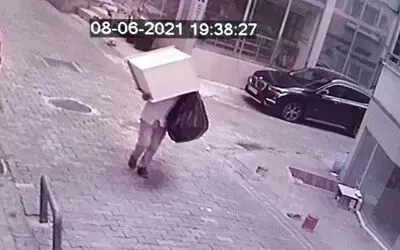 Fırının metal dolabını çalan hırsız kameraya yakalandı
