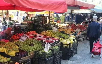 Pazarda meyve fiyatları cep yakıyor
