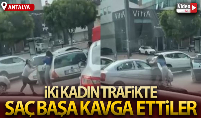 Antalya'da iki kadının, trafiktekisaç başa kavgası kamerada - Antalya’da iki kadının trafikte saç başa kavga etmesi cep telefonu kamerasına yansıdı.