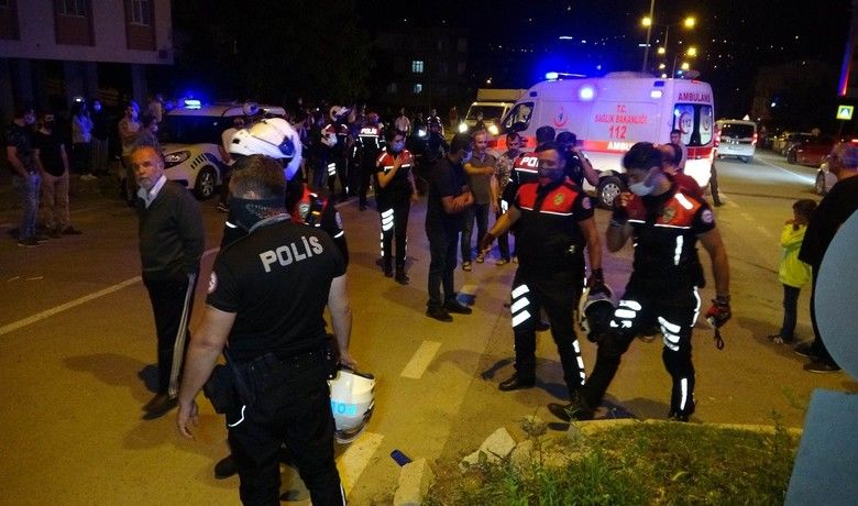 Samsun’da Yunus polisleri kazayaptı: 2’si polis 4 yaralı - Samsun’da motosikletli Yunus polisinin karıştığı kazada 2’i polis 1’i çocuk 4 kişi yaralandı.