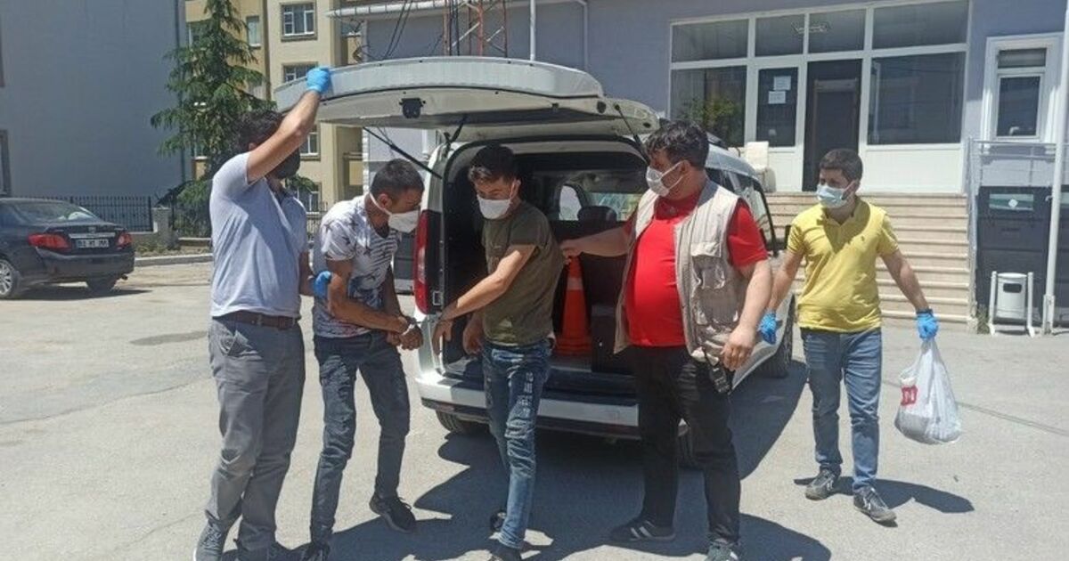 Bafra'da telefon hırsızlığı: Çaldıkları telefonları satamadan yakalandılar