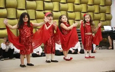AtaÇocuklu miniklerden unutulmaz yıl sonu gösterisi
