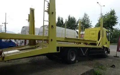Çoklu araç taşıyıcının ikinci katı üzerine düşen işçi ezilerek hayatını kaybetti
