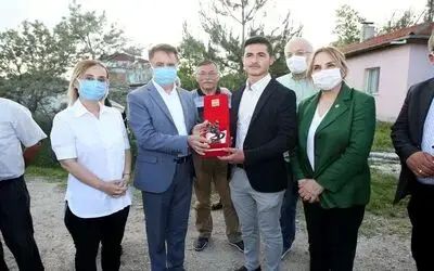 Başkan Deveci’den Türkiye’nin en genç muhtarının vizyonuna övgü
