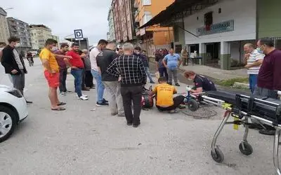 Otomobil elektrikli bisiklete çarptı
