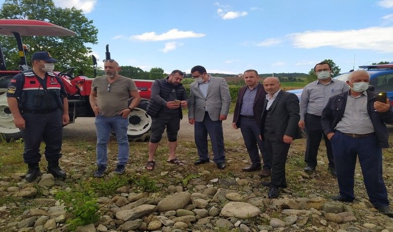 Kaymakam Zaman: "Vatandaşlarımızın mağduriyetiningiderilmesi için çalışmalar başlatıldı" - Samsun Alaçam kaymakamı Fikret Zaman, sel felaketi yaşanan güvenli mahallesinde incelemelerde bulundu.
