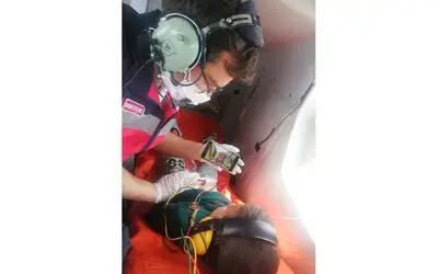 Ambulans helikopterdeki çocuk hastaya iyi hissetmesi için çizgi film izlettirildi
