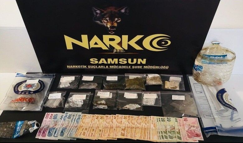 Samsun’da uyuşturucu operasyonu: 4 gözaltı
 - Samsun’da narkotik polisi tarafından düzenlenen uyuşturucu operasyonunda 4 kişi uyuşturucu maddelerle yakalanarak gözaltına alındı.