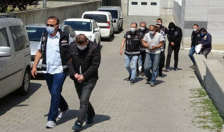 Cep telefonu kaçakçılığıyla ilgili6 kişi adliyeye sevk edildi - Samsun merkezli İstanbul, Amasya, Batman, Mardin ve Ordu illerinde düzenlenen eş zamanlı operasyonda cep telefonu kaçakçılığıyla ilgili gözaltına alınan 6 kişi adliyeye sevk edildi.