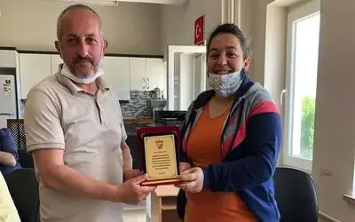 Neslihan Öğretmene Okulundan Hizmet Teşekkür Plaketi