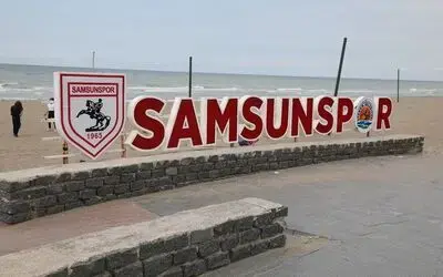Atakum sahilindeki Samsunspor tabelası onarıldı
