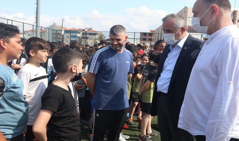 Bafra’da amatör kulüplere destek - Bafra Belediyesi, yaz spor okullarının ardından ilçede bulunan amatör kulüplere malzeme desteğinde bulundu.
