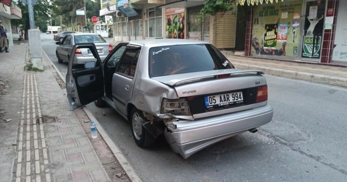 Otomobil ile çarpışan motosikletli kurye yaralandı
