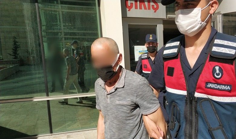 Kablo hırsızlığı şüphelisisigara izmaritinden yakalandı - Samsun’da direklerden kabloları keserek çaldığı iddia edilen bir kişi olay yerinden elde edilen sigara izmaritinden yakalanarak gözaltına alındı.
