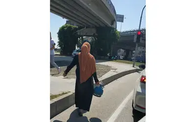 Kırmızı ışıkta ’piknik tüpü’ ve ’elektrik faturası’ ile dilencilik
