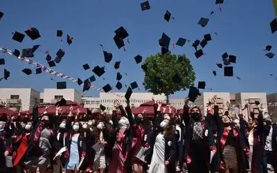 Hemşirelik Bölümü öğrencilerinin mezuniyet heyecanı
