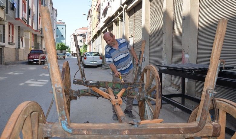48 yıldır at arabası tamirciliği yapıyor
 - Samsun’un Bafra ilçesinde 10 yaşında amcasından öğrenip başladığı at arabası tamirciliği işini sürdüren 58 yaşındaki Kadir Çil, mütevazı iş yerinde zirai tarım aletleri de yaparak tamircilikten vazgeçmiyor.