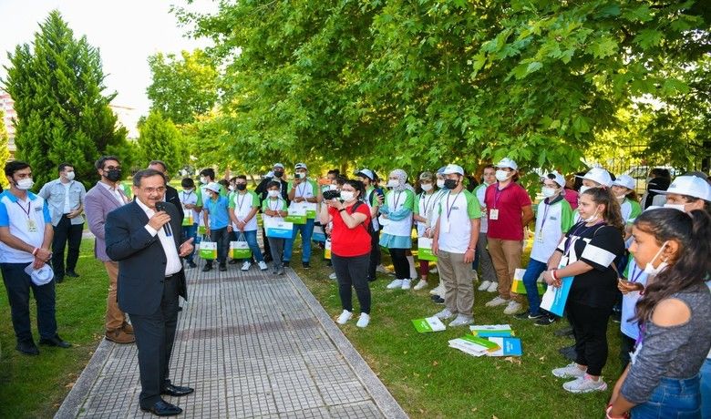 Demir: “Amacımız gençlerefarklı yaşam deneyimleri kazandırmak” - Samsun Büyükşehir Belediyesi, "Samsun’u Keşfet, Şehrini Farket Projesi"ni başlattı. Başkan Mustafa Demir, “Amacımız gençlere farklı yaşam deneyimleri kazandırmak, kişisel birikimlerini zenginleştirerek yeteneklerini keşfetmelerine yardımcı olmak” dedi.