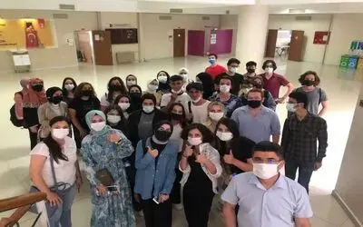 Lise son sınıf öğrencileri üniversite deneyimi yaşıyor
