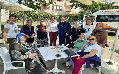 Huzurevi sakinleri 15 ay sonra ilk kez dışarı çıktı
