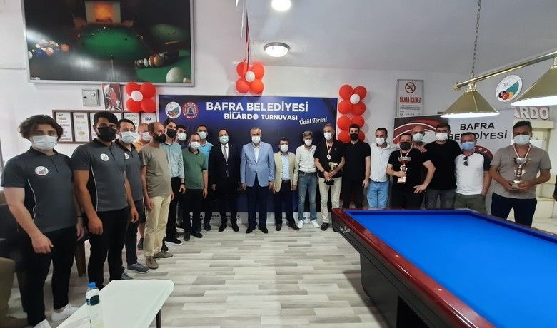 Bafra Belediyesi Bilardo Turnuvası sona erdi - Bafra Belediyesi’nin ev sahipliğinde ilçede ilk kez düzenlenen ve Türkiye Bilardo Federasyonu tarafından da desteklenen 3 Bant Bilardo Turnuvası’nın finali yapıldı.