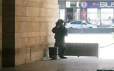 Adliye önündeki şüpheli çanta fünye ile patlatıldı
