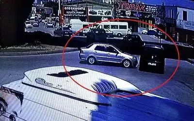Hasta taşıyan araçlar çarpıştı: 2 yaralı
