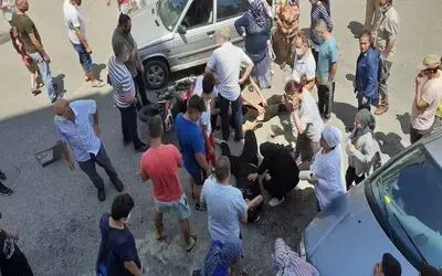 Otomobille çarpışan motosikletteki 2 kişi yaralandı
