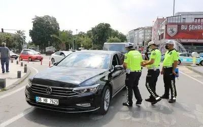 Ebeveynlere broşür, çocuklara kırmızı düdük
