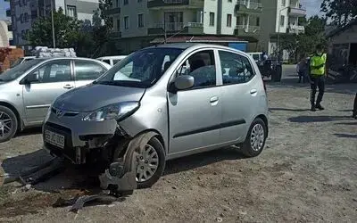 Vitesi karıştırıp duvara çarptı: 1 yaralı

