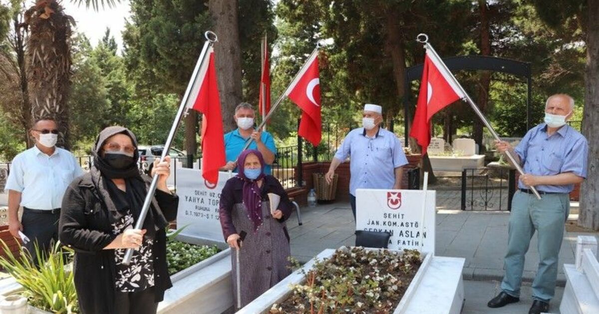 Şehit ailelerinden, bayrak çalanların serbest bırakılmasına tepki
