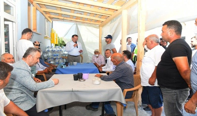 Başkan Demir “Söz verdik, altyapı bitecek” - 19 Mayıs ve Bafra ilçelerinde yapılan yatırımları yerinde inceleyen ve vatandaşlarla sohbet eden Büyükşehir Belediye Başkanı Mustafa Demir, "Biz hizmet için buradayız, bir daha başkan olalım diye değil. Söz verdiğimiz gibi 17 ilçenin tamamında altyapıyı bitireceğiz" dedi.
