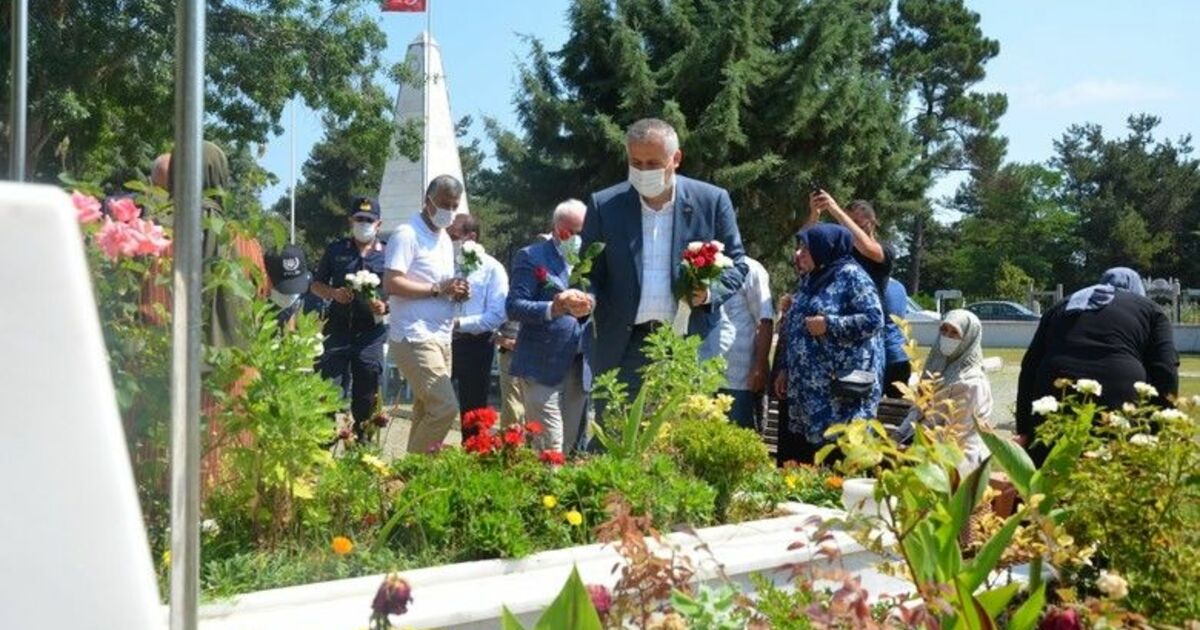 Bafra’da arefe gününde şehitler unutulmadı
