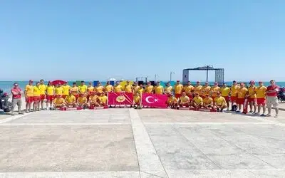 31 kişiyi boğulmaktan kurtardılar
