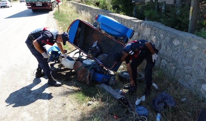 Samsun’da tırın çarptığı sepetlimotosikletin sürücüsü hayatını kaybetti - Samsun’da tırın çarptığı sepetli motosikletin sürücüsü olay yerinde hayatını kaybetti.