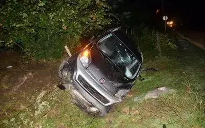 Hafif ticari araç takla attı: 2 yaralı
