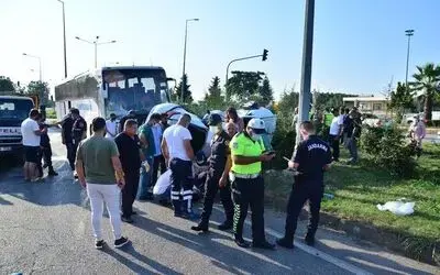 Yolcu otobüsü ile otomobil çarpıştı: 1 ölü, 2 yaralı

