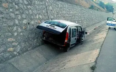 Samsun’da otomobil su kanalına girdi: 2 yaralı
