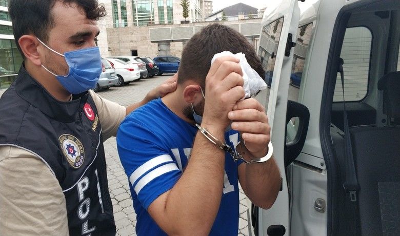 Samsun’da evinde uyuşturucuele geçen şahıs tutuklandı - Samsun’da narkotik polisi tarafından düzenlenen operasyonda paketler halinde uyuşturucu maddeyle yakalanan şahıs mahkemece tutuklandı.
