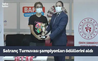 Satranç Turnuvası Şampiyonları Ödüllerini Aldı