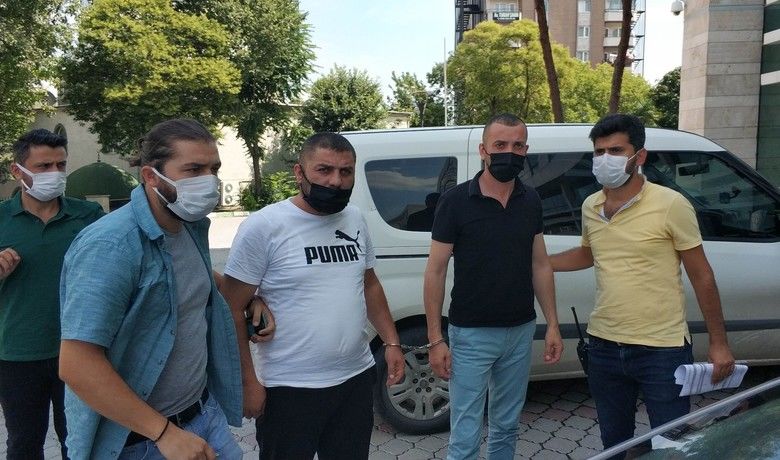 Samsun’da silahla yaralamaya 4 gözaltı
 - Samsun’da bir kişinin silahla yaralanması olayıyla ilgili gözaltına alınan 4 kişi adliyeye sevk edildi.