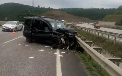 Samsun’da hafif ticari araç bariyere çarptı: 5 yaralı
