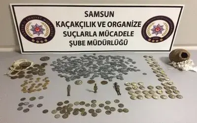 Şüpheli araçtan 429 adet sikke ve 3 adet heykel ele geçirildi
