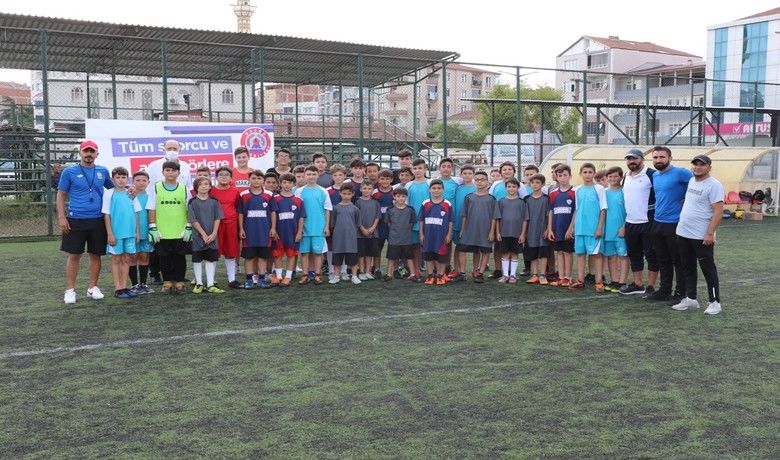 30 Ağustos Zafer Bayramı Futbol Şenliği başladı - Bafra Belediyesi tarafından düzenlenen "Genç Yıldızlar 30 Ağustos Zafer Bayramı Futbol Şenliği" Başkan Hamit Kılıç’ın yaptığı başlama vuruşu ile start aldı.