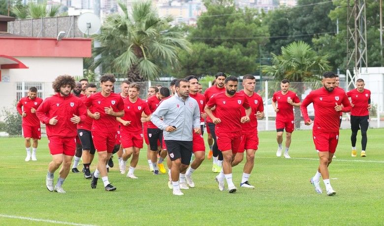Samsunspor’da yabancı sayısı 12’ye çıktı
 - Moryke Fofana’nın transfer edilmesiyle birlikte Samsunspor’da yabancı futbolcu sayısı 12’ye yükseldi. Kırmızı-beyazlılar ‘yabancı oyuncu kuralı’ nedeniyle 5 yabancı futbolcusu ile yolları ayırmak zorunda.