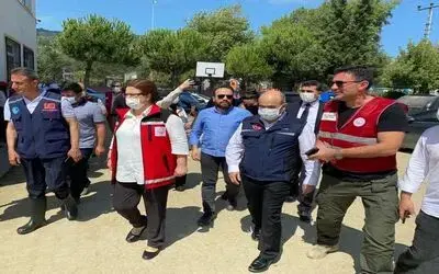 Bakan Yanık, Vali Dağlı’dan sosyal market hakkında bilgi aldı
