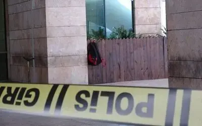 Yabancı uyruklu gencin adliye girişine bıraktığı çanta paniğe sebep oldu
